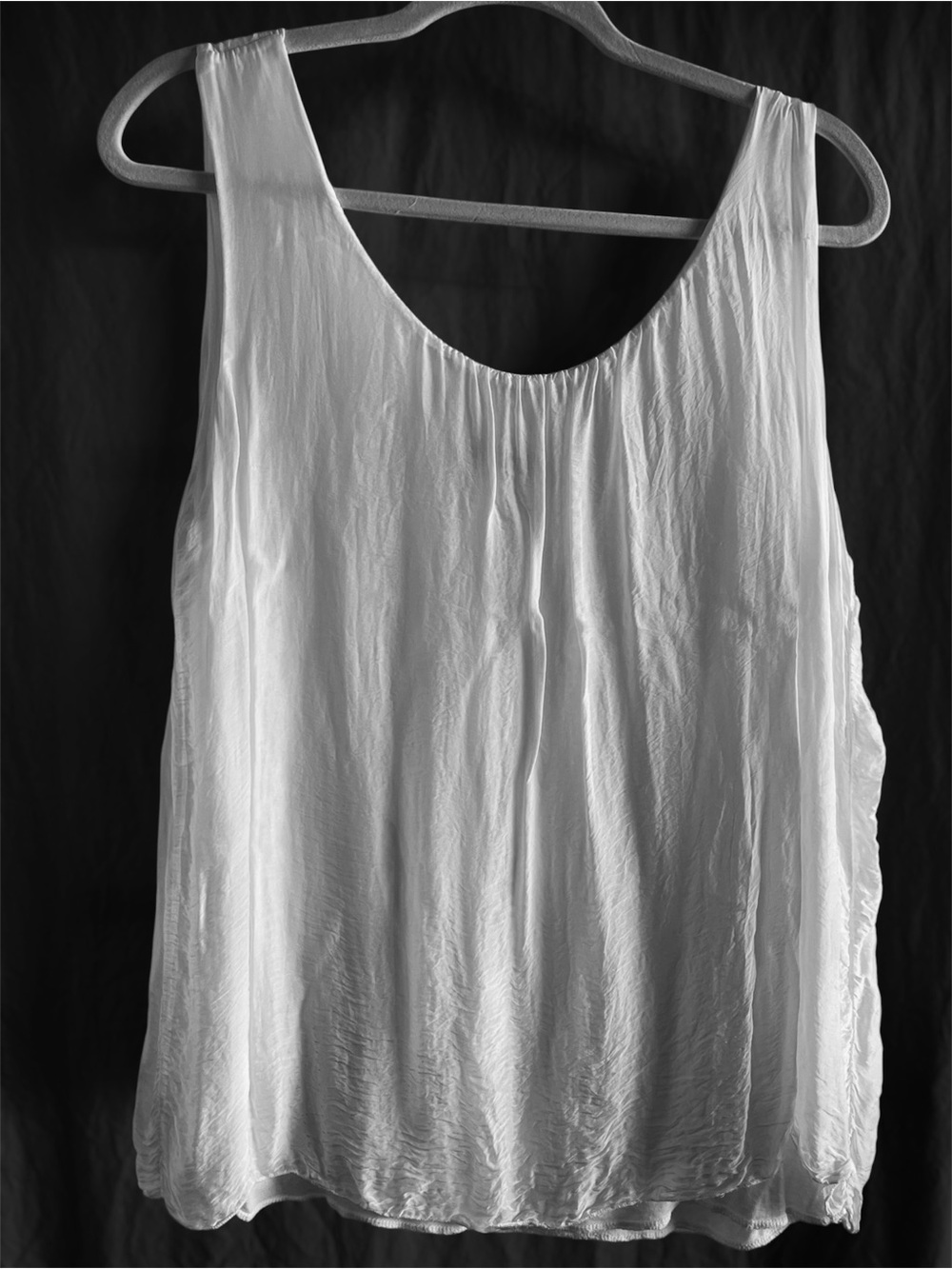 Gia Moda Silk White Sleeveless Scoop-Neck Tank Top New without tags